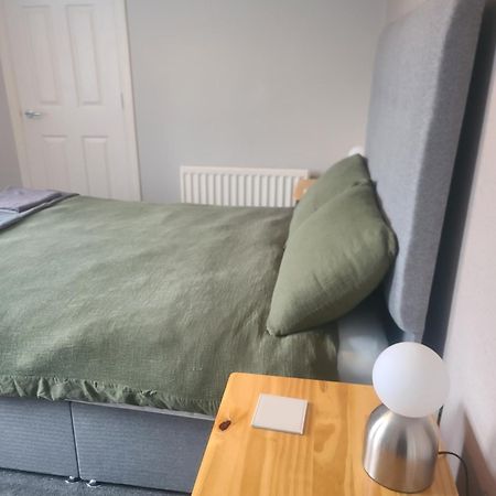 Edenderry Town House Apartment เบลฟาสต์ ภายนอก รูปภาพ