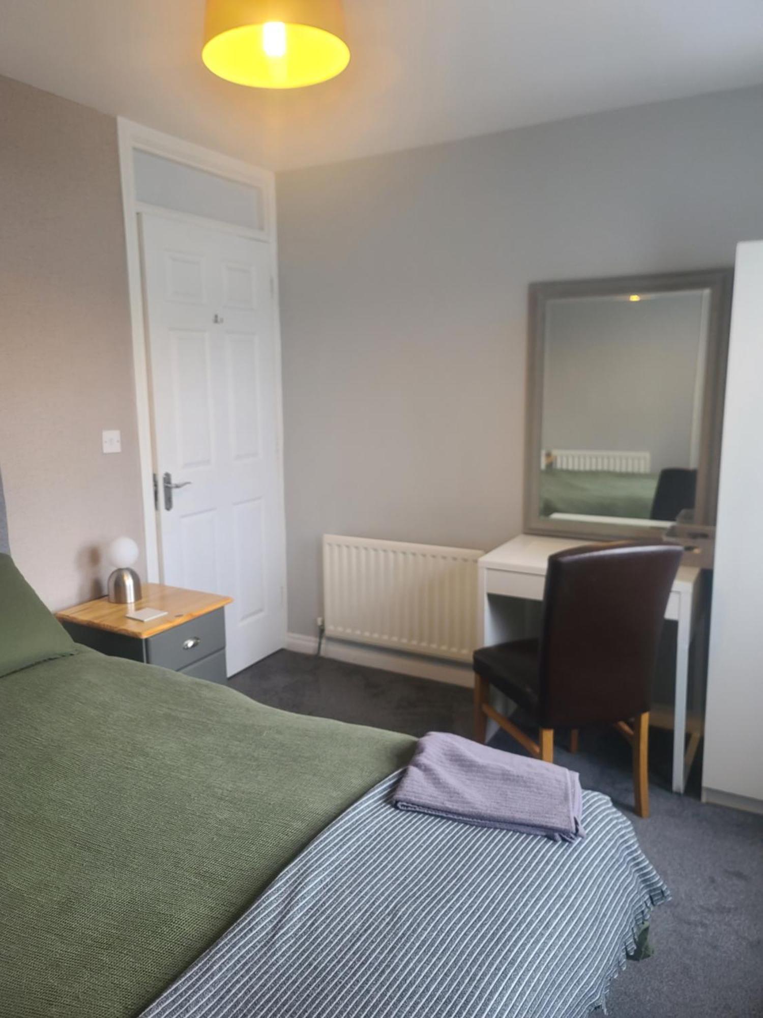 Edenderry Town House Apartment เบลฟาสต์ ภายนอก รูปภาพ